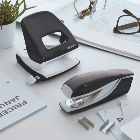 Obrázek Sešívačka LEITZ NeXXt WOW 5502 - metalická černá
